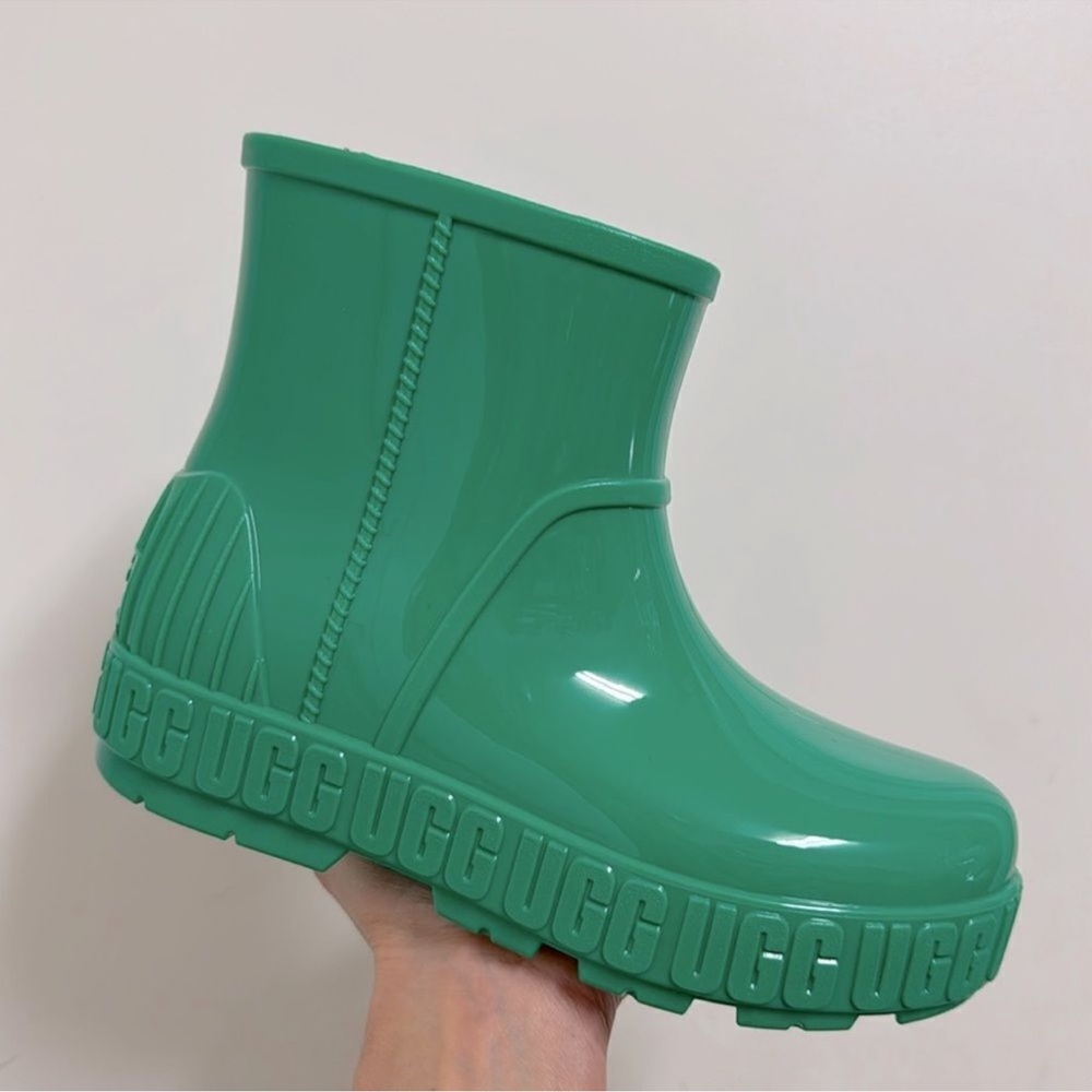 UGG WATERPROOF BOOTS
